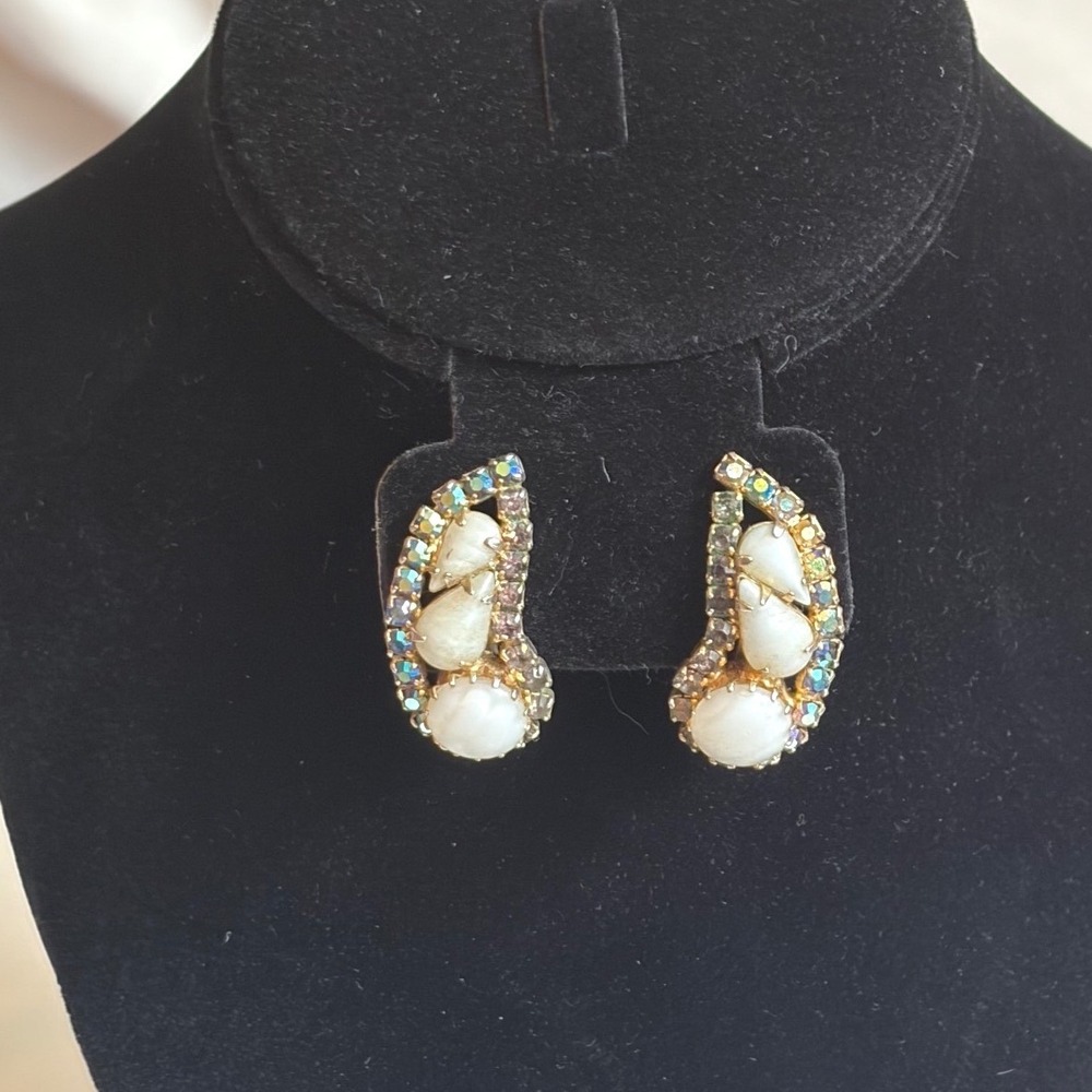 Vintage Hobe Faux Pearl Aurora Borealis Rhinestone Clip On Earrings Gold Tone